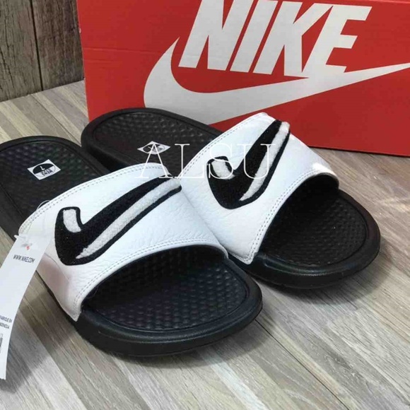Nike Shoes - NWT Nike Benassi JDI Chenille W slippers AUTHENTIC
